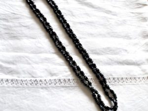 Collier long vintage Sautoir en perle de verre noir irisé Murano Italie? 130 cm