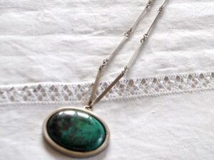 Collier vintage sautoir avec pendentif Cabochon en malachite 60cm