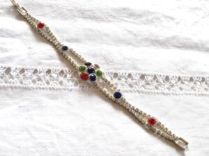Bracelet vintage orné de strass coloré - bijou fantaisie