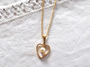 Collier vintage Pendentif Cœur en plaqué Or et perle