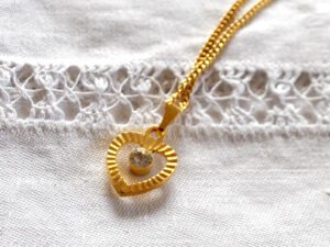 Collier fantaisie vintage Pendentif Cœur en plaqué Or et strass