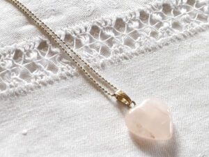 Collier vintage Pendentif Coeur en quartz et chaîne maille boule en Argent 925