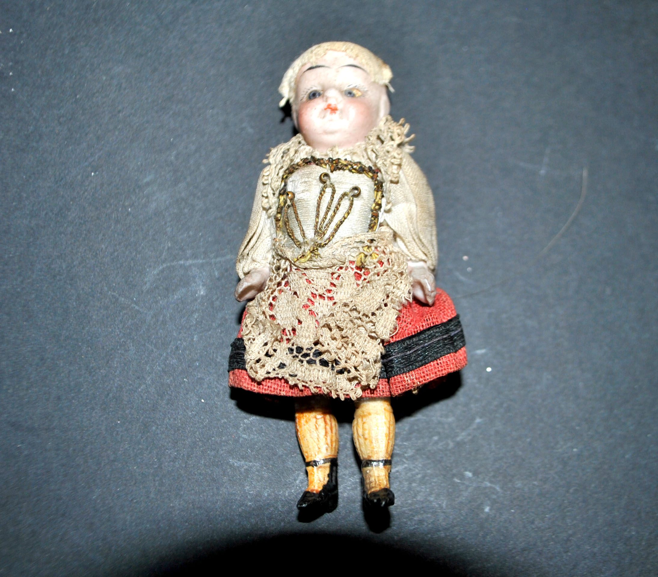 Poupée miniature mignonnette porcelaine 1900 - Antique doll 8cm