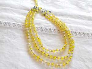 Collier vintage 3 rangs de perles à facettes jaunes 40cm