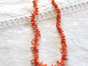 Collier vintage en corail branche véritable rouge 38 cm