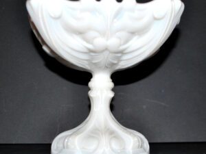 Opaline de Vallerysthal Coupe Calice Art Nouveau 1910 Opaline blanche H16cm