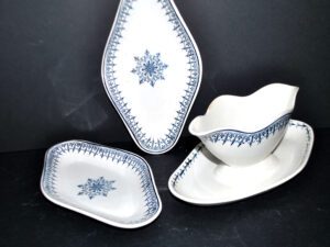 SAINT AMAND Saucière + 2 raviers faïence décor rosace bleu marine PRIMAX