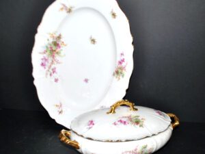Soupière légumier vintage en porcelaine fleurie et dorure + plat ovale