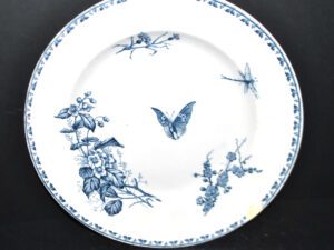 SARREGUEMINES plat Rond CARMEN bleu Papillon Libellule Faïence Terre de Fer