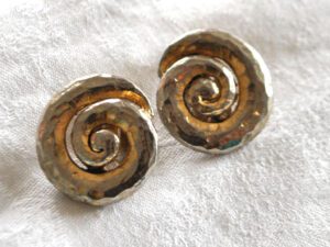 Boucles d'oreilles CLIPS coquillage escargot signé P&M PARIS - Bijou vintage doré