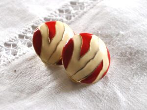 Boucles d'oreilles CLIPS émaillé rouge et crème - Bijou vintage plaqué or
