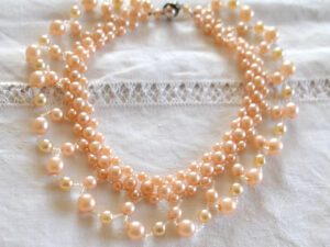 Collier de perles fantaisie - Bijou vintage perles nacrées rosé 40 cm