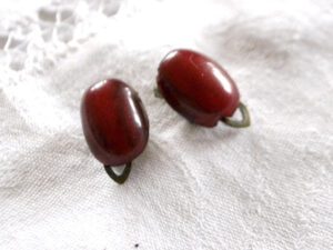 Boucles d'oreilles CLIPS cabochon en bakélite marron- Bijou vintage