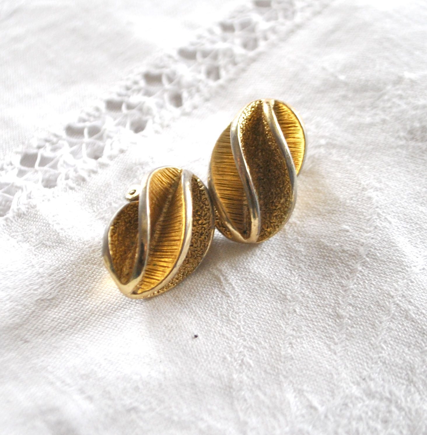 ORENA Boucles d'oreilles à CLIPS spirale Plaqué Or - Bijou vintage doré – Image 5