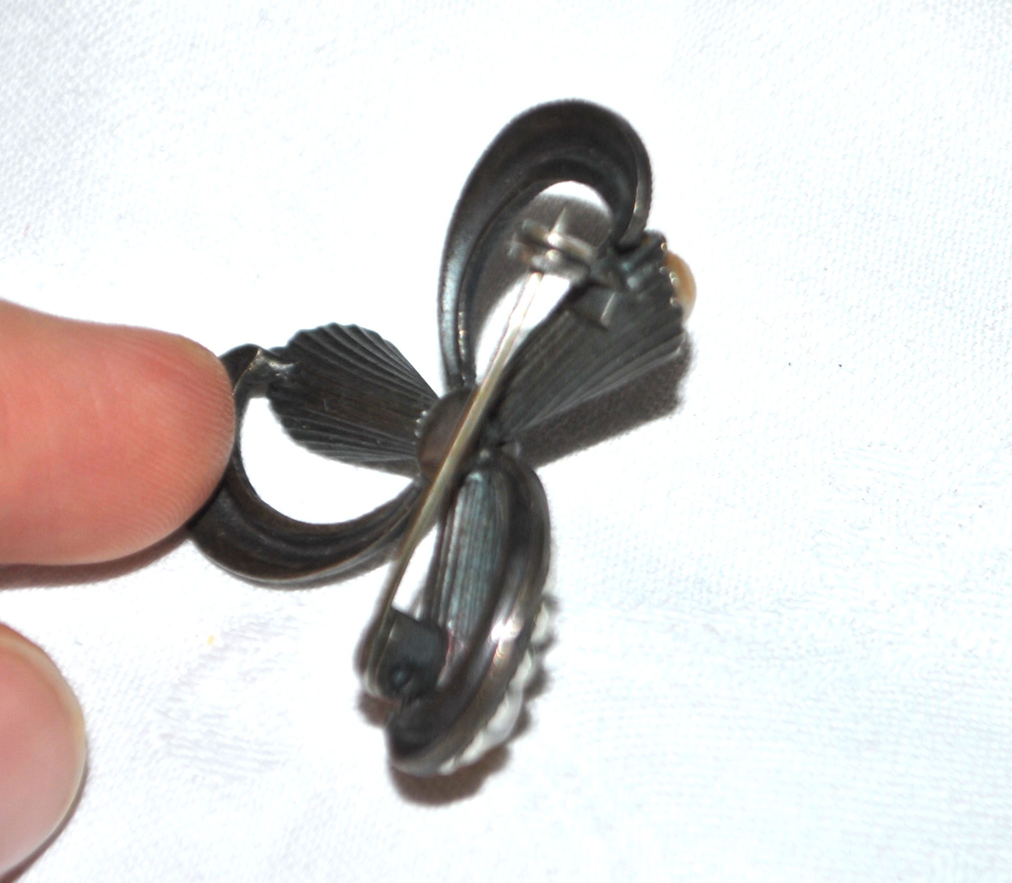 Broche trèfle en plaqué Argent décor strass et perles – Image 8