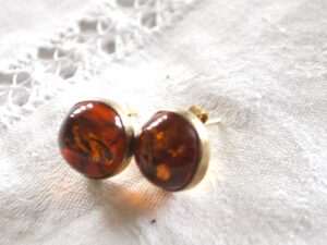 Boucles d'oreilles puces en Vermeil Argent 925 plaqué Or et cabochon ambre