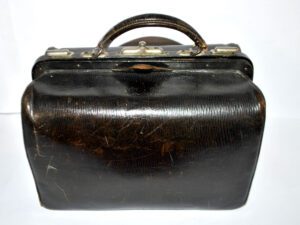 MOYNAT Sac de voyage ancien en cuir - mallette de docteur monogramme LM