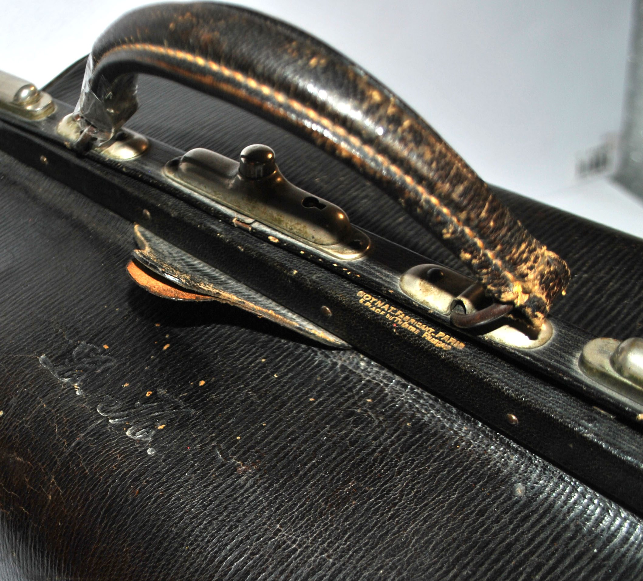 MOYNAT Sac de voyage ancien en cuir - mallette de docteur monogramme LM – Image 6