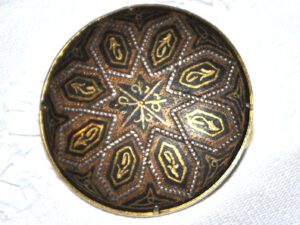 Broche médaillon vintage en Damascène de Tolède TOLEDO Espagne