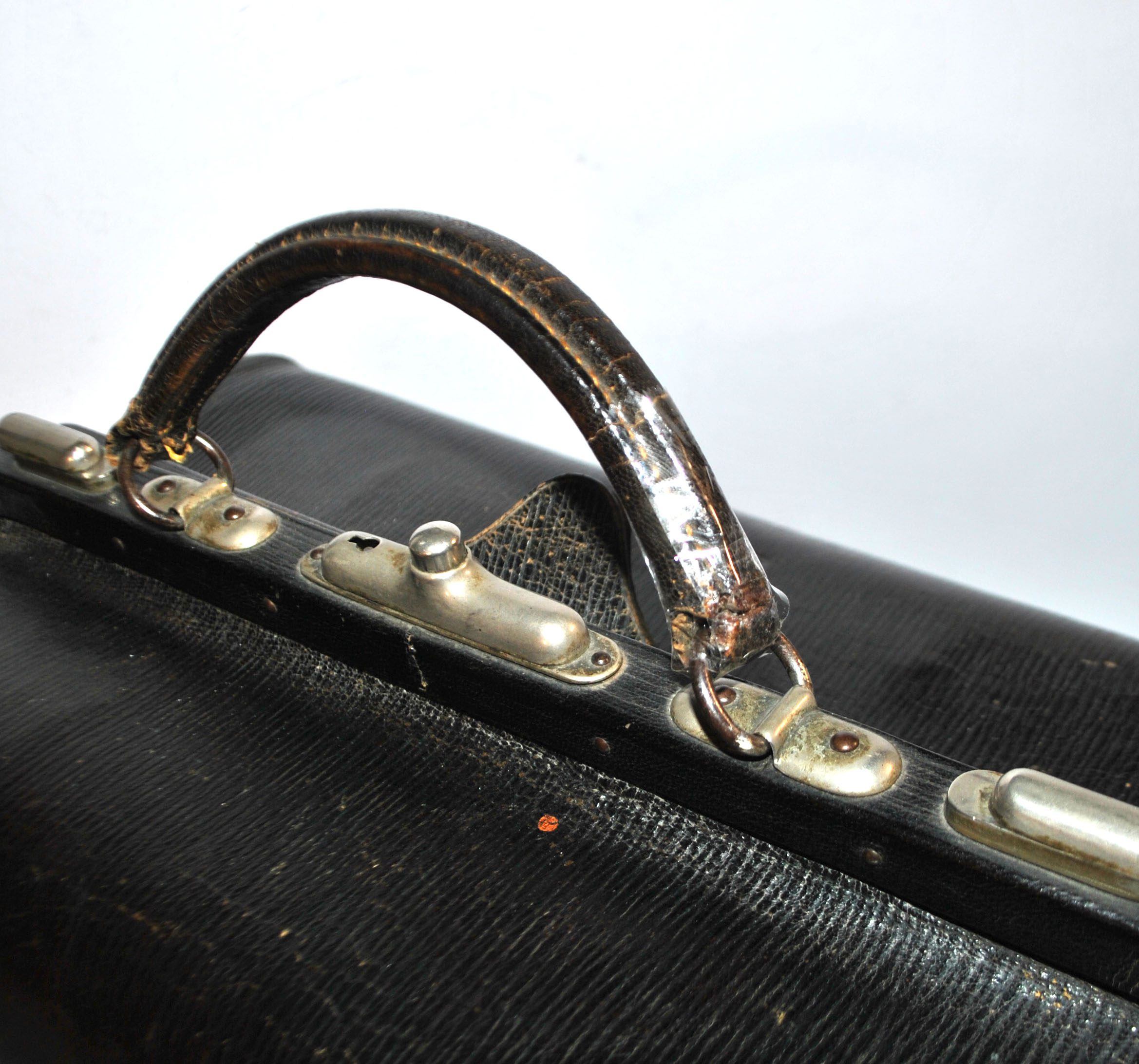 MOYNAT Sac de voyage ancien en cuir - mallette de docteur monogramme LM – Image 10