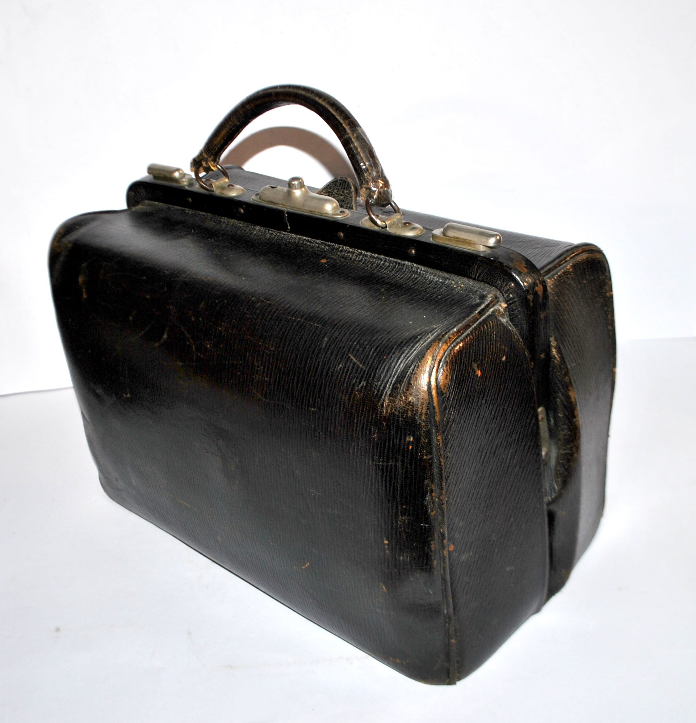 MOYNAT Sac de voyage ancien en cuir - mallette de docteur monogramme LM – Image 11