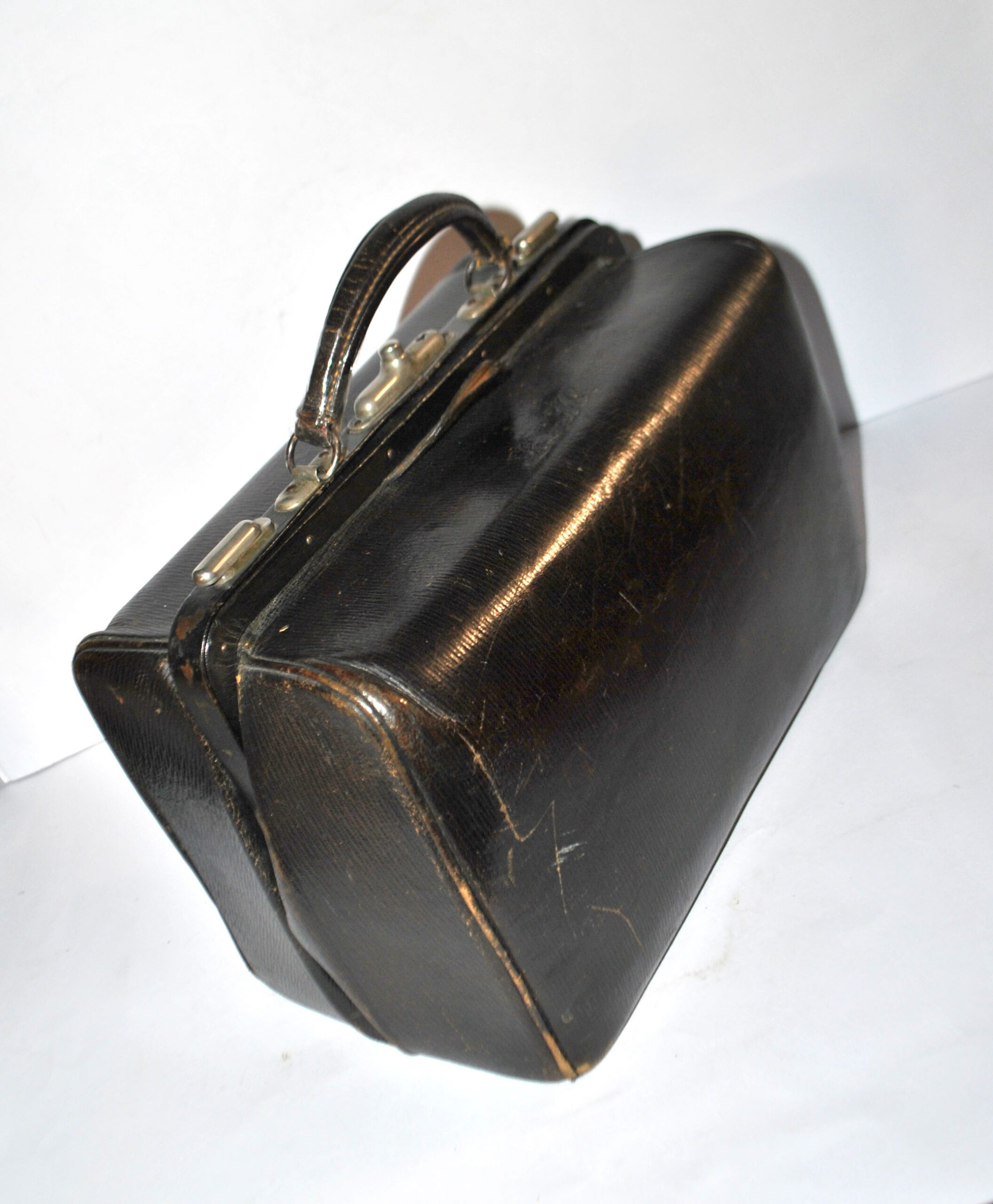 MOYNAT Sac de voyage ancien en cuir - mallette de docteur monogramme LM – Image 12