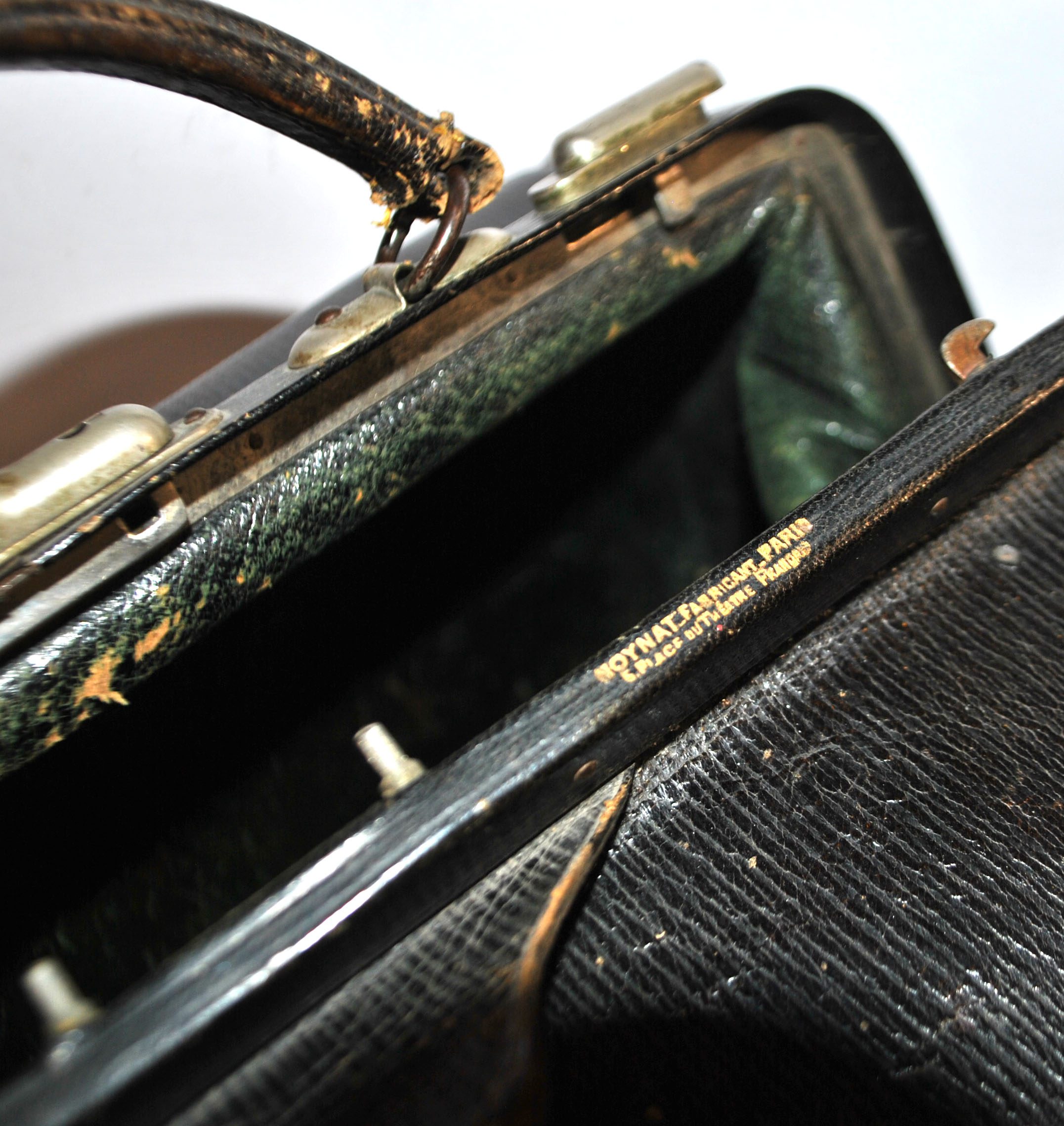MOYNAT Sac de voyage ancien en cuir - mallette de docteur monogramme LM – Image 14