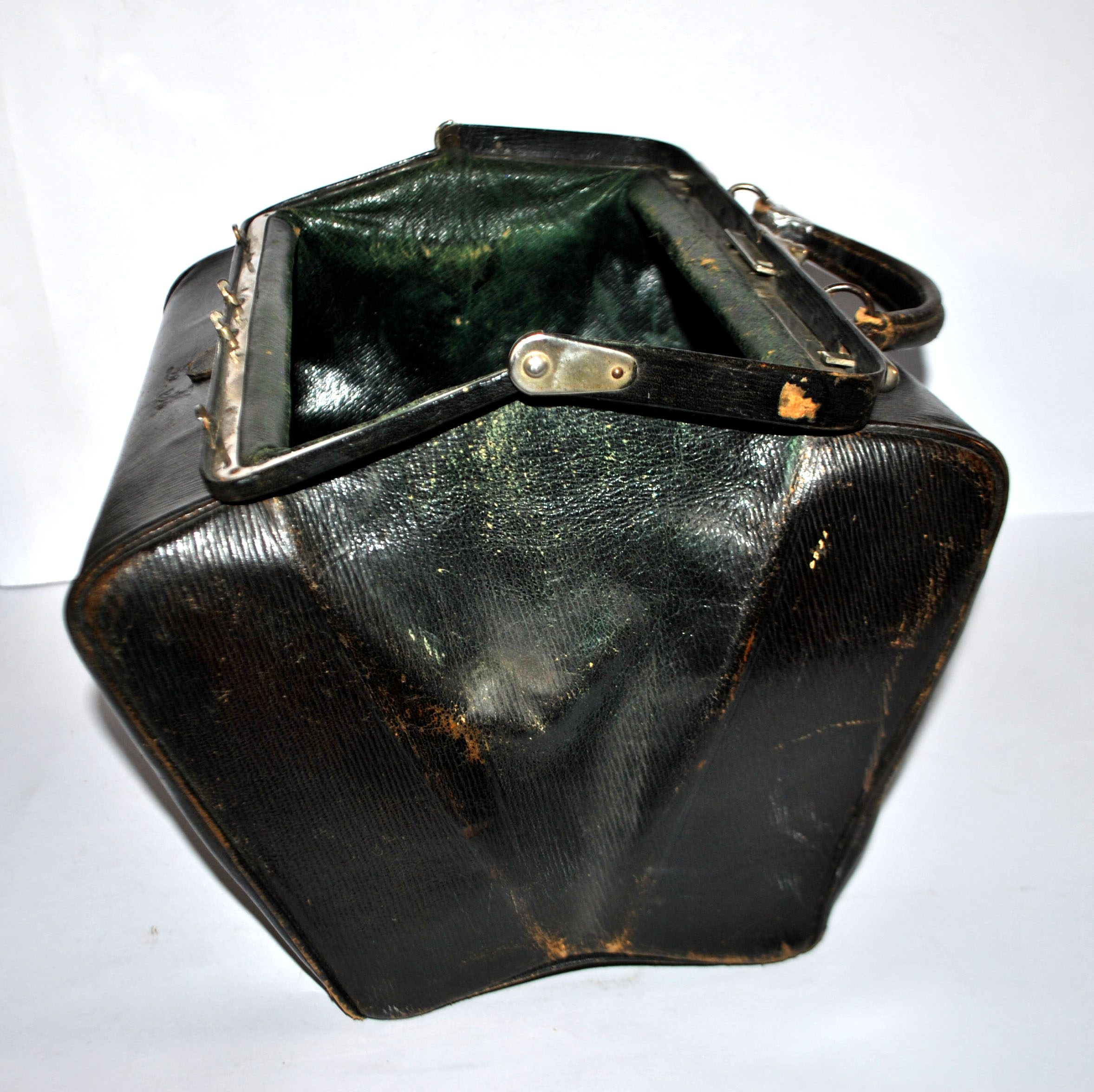MOYNAT Sac de voyage ancien en cuir - mallette de docteur monogramme LM – Image 22