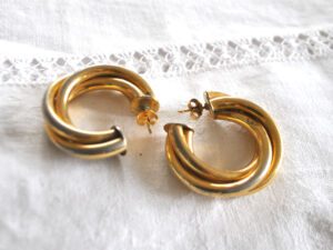Boucles d'oreilles créoles en métal doré - bijou vintage fantaisie