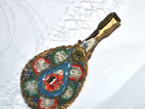 Broche guitare ancienne en micro-mosaïque - Italie