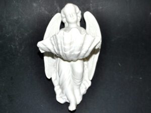 Bénitier Ange ancien en biscuit porcelaine de Sèvres signé MF