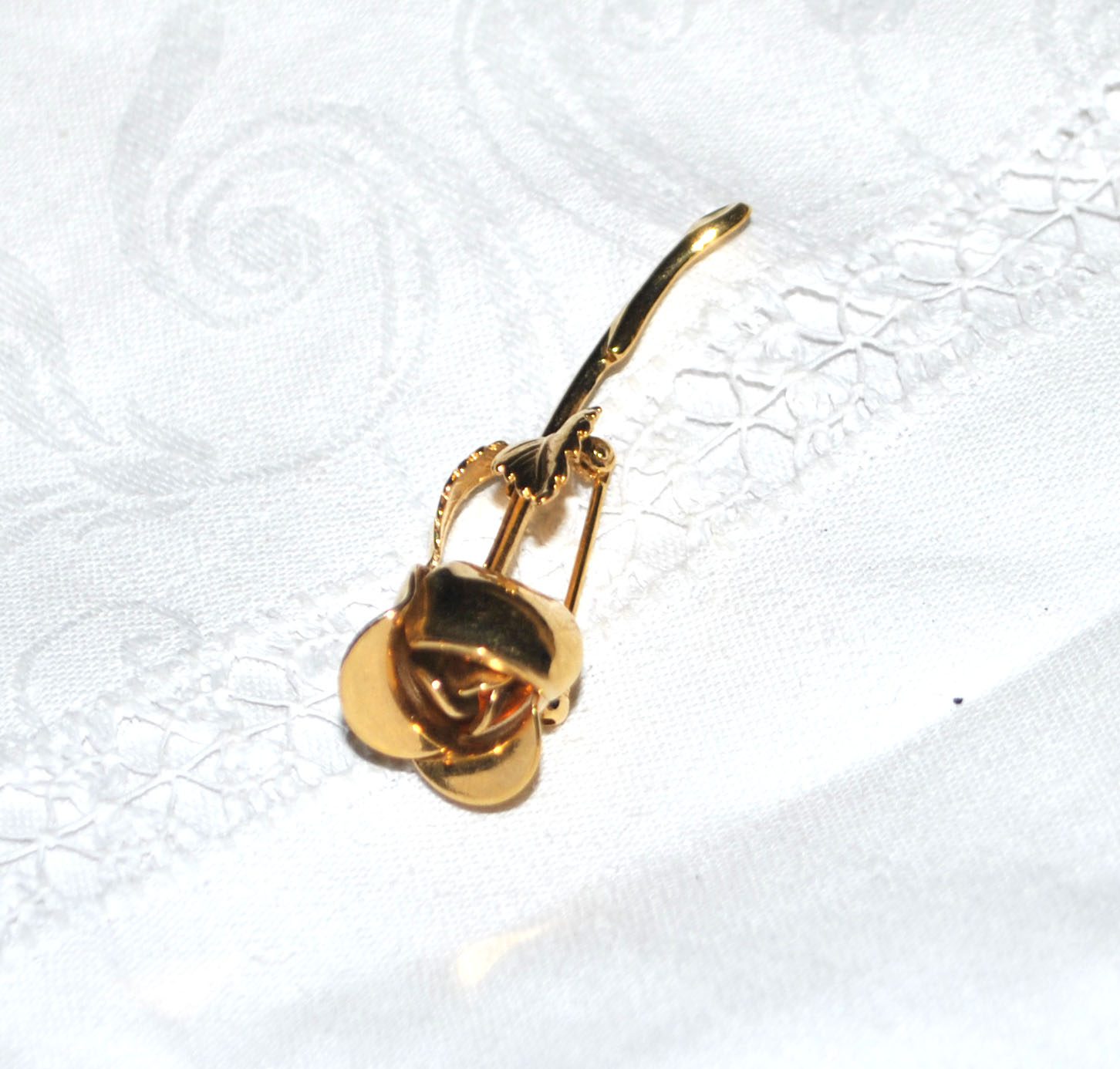Broche vintage fleur rose en plaqué Or - Bijou signé Monet – Image 2