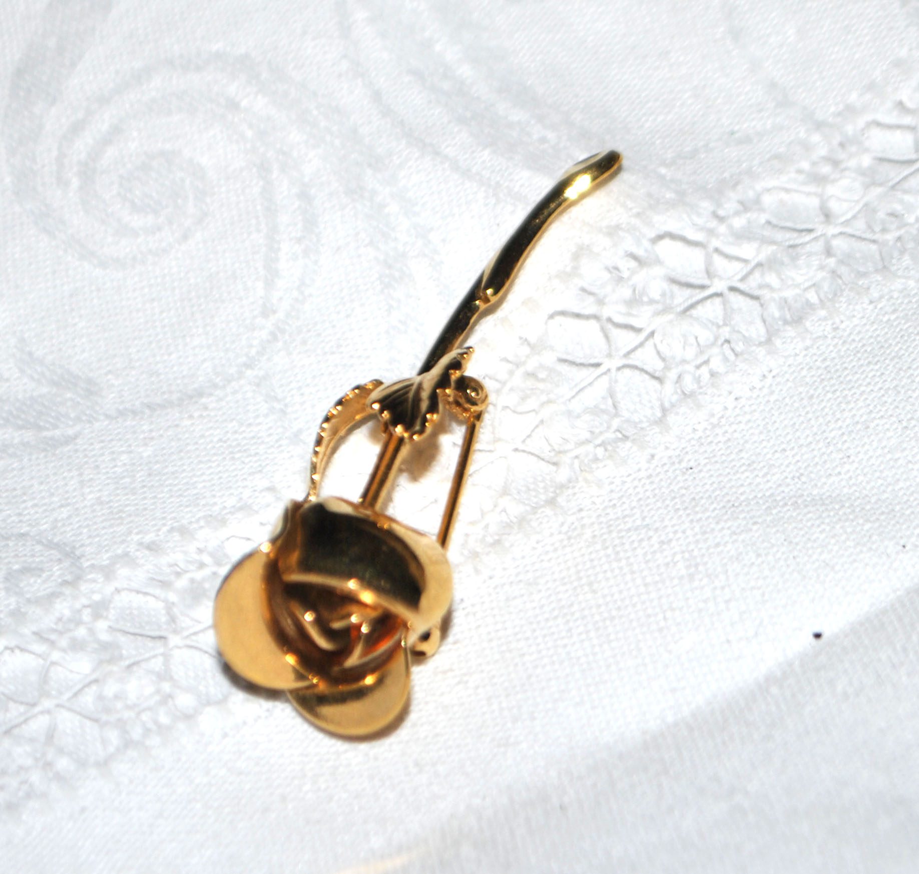 Broche vintage fleur rose en plaqué Or - Bijou signé Monet – Image 3