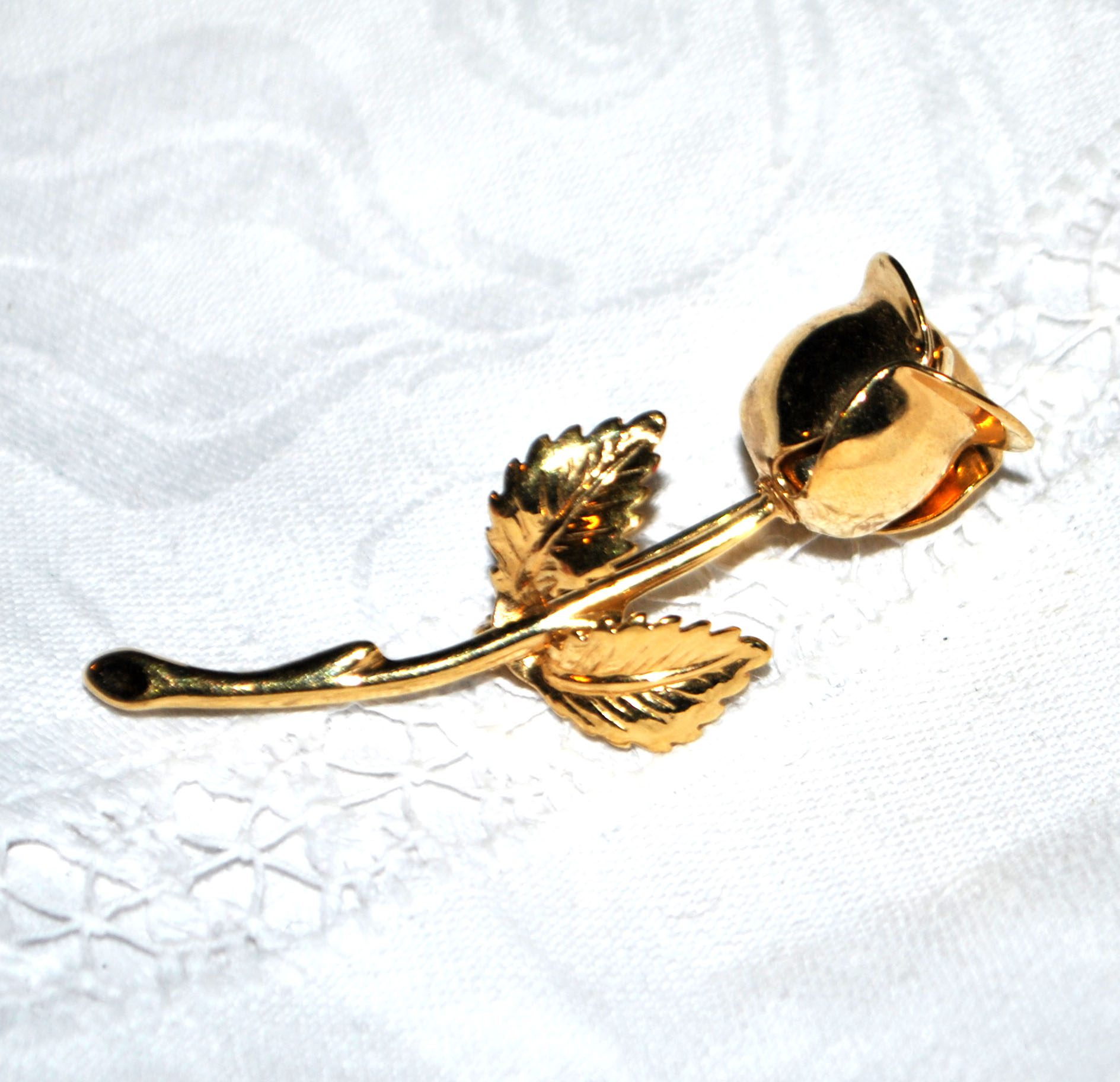 Broche vintage fleur rose en plaqué Or - Bijou signé Monet – Image 5