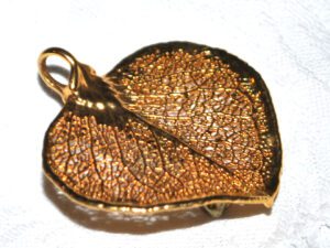 Bijou vintage pendentif broche en feuille de peuplier doré