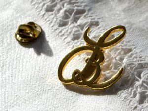 Starpin's broche Pin's Lettres LB en métal doré 2.5cm