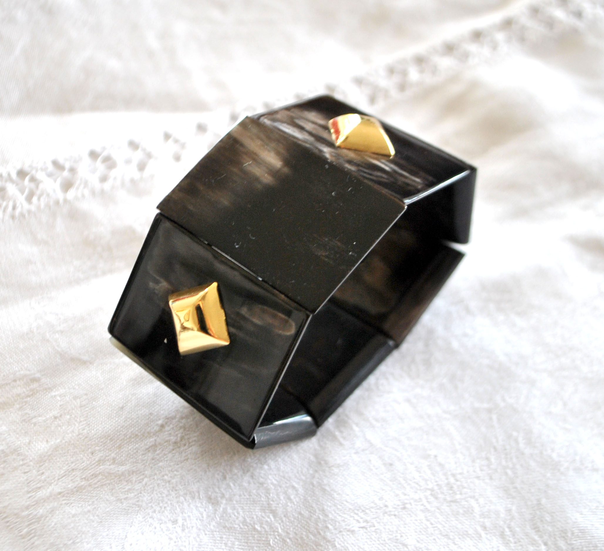 Bracelet Manchette Design en corne noir et pointe clou doré - Bijou créateur vintage – Image 10