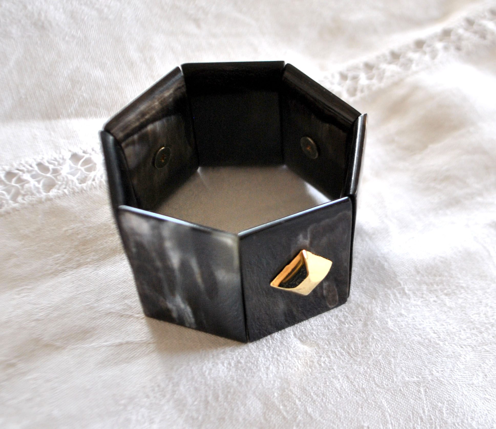 Bracelet Manchette Design en corne noir et pointe clou doré - Bijou créateur vintage – Image 11