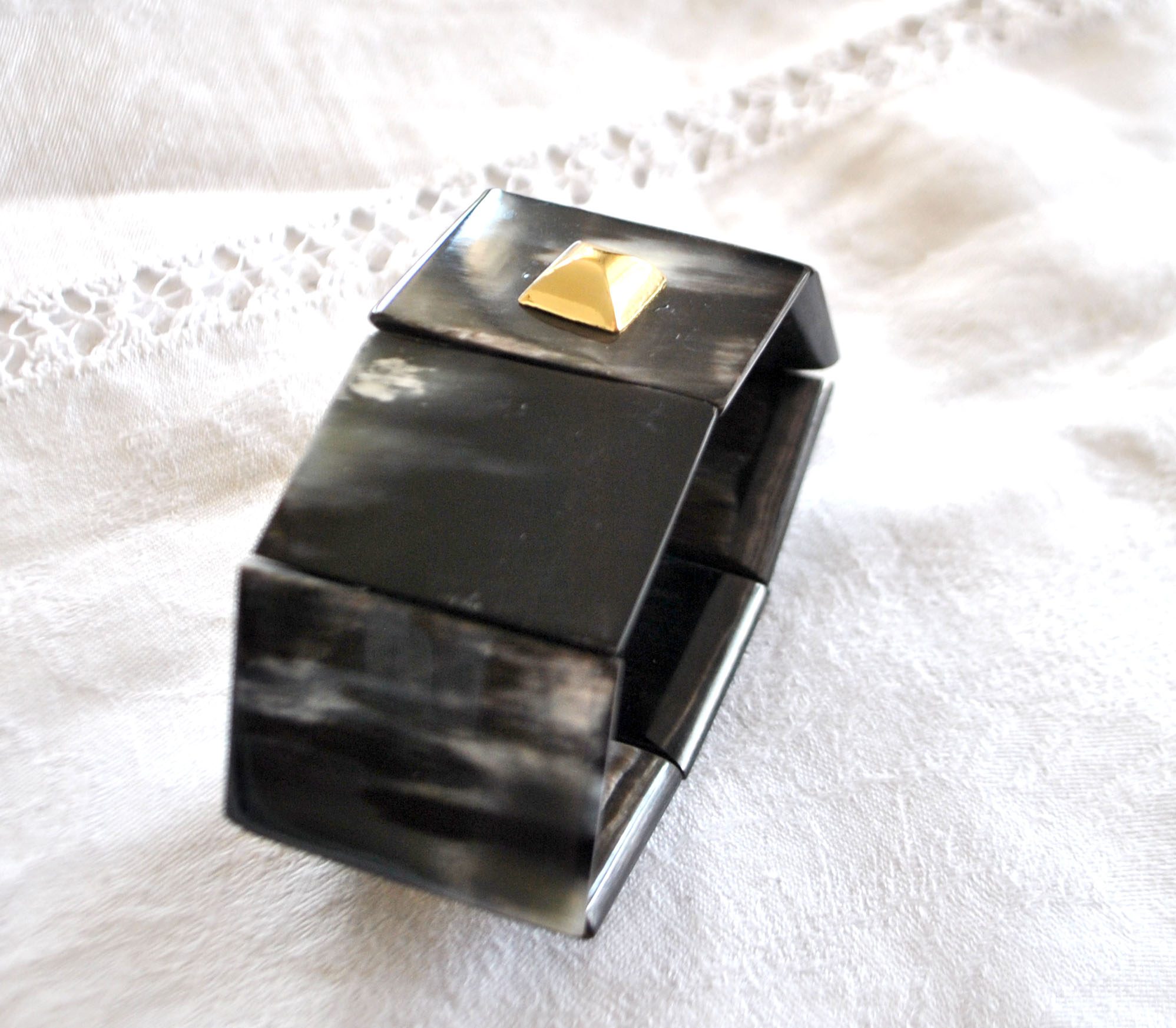Bracelet Manchette Design en corne noir et pointe clou doré - Bijou créateur vintage – Image 14