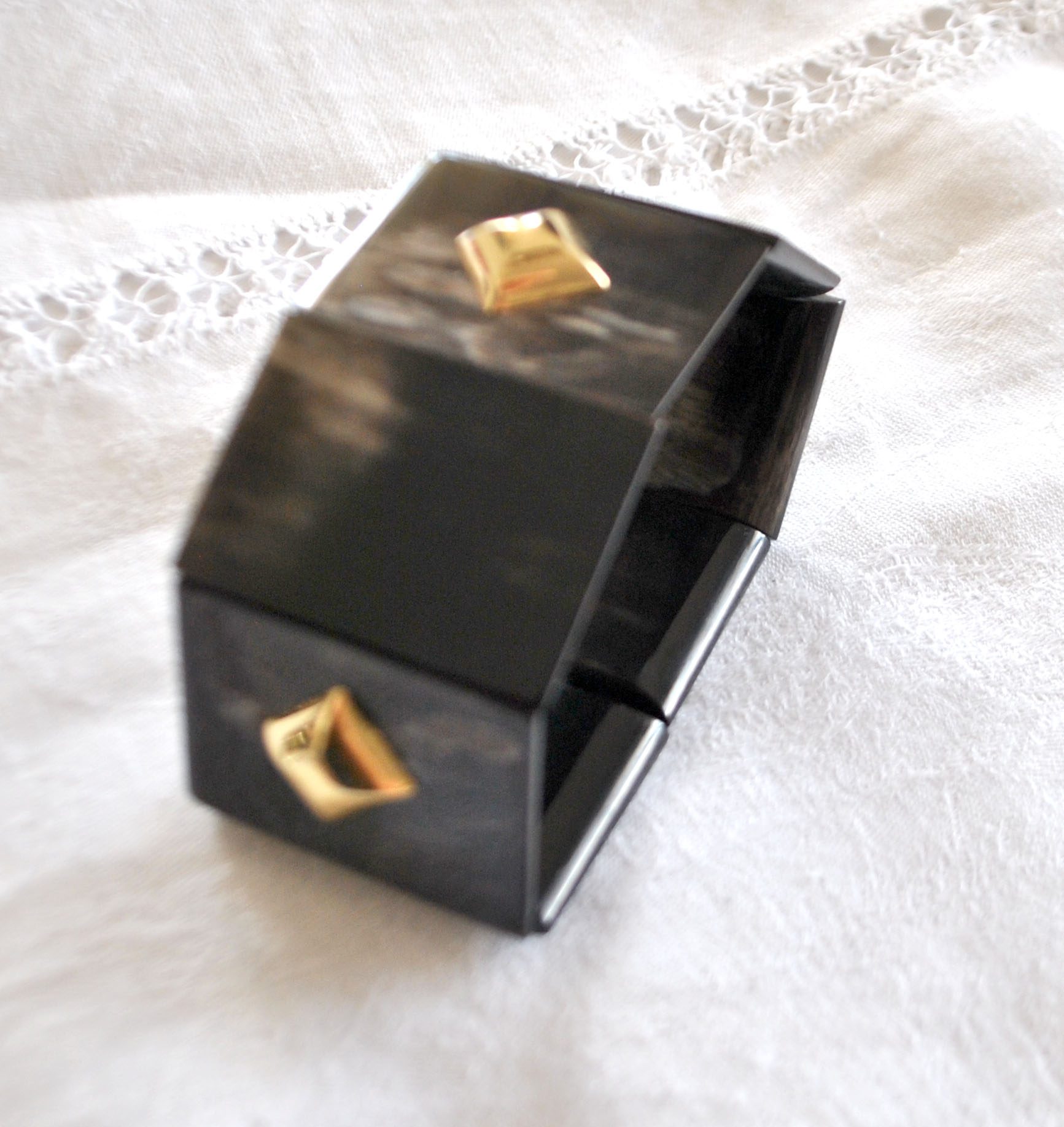 Bracelet Manchette Design en corne noir et pointe clou doré - Bijou créateur vintage