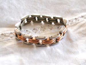 Bracelet chaîne articulé en métal argenté et doré 18.5cm Bijou Vintage