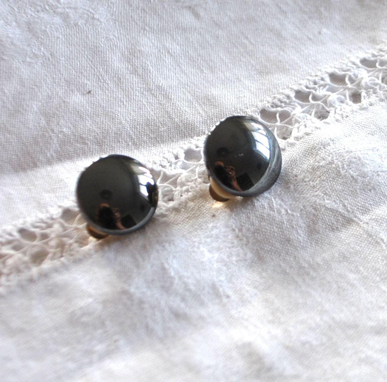 Boucles d'oreilles clips cabochon en pierre hématite - bijou vintage – Image 11