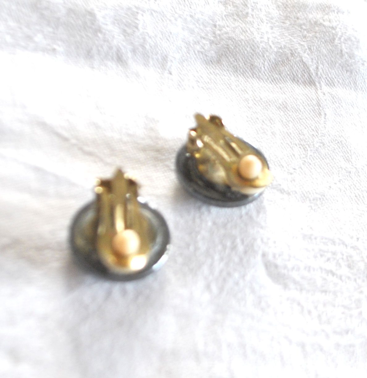 Boucles d'oreilles clips cabochon en pierre hématite - bijou vintage – Image 10