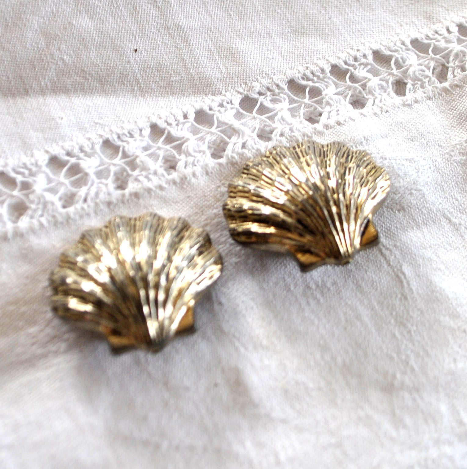 Boucles d'oreilles CLIPS vintage Coquillage argenté 3cm