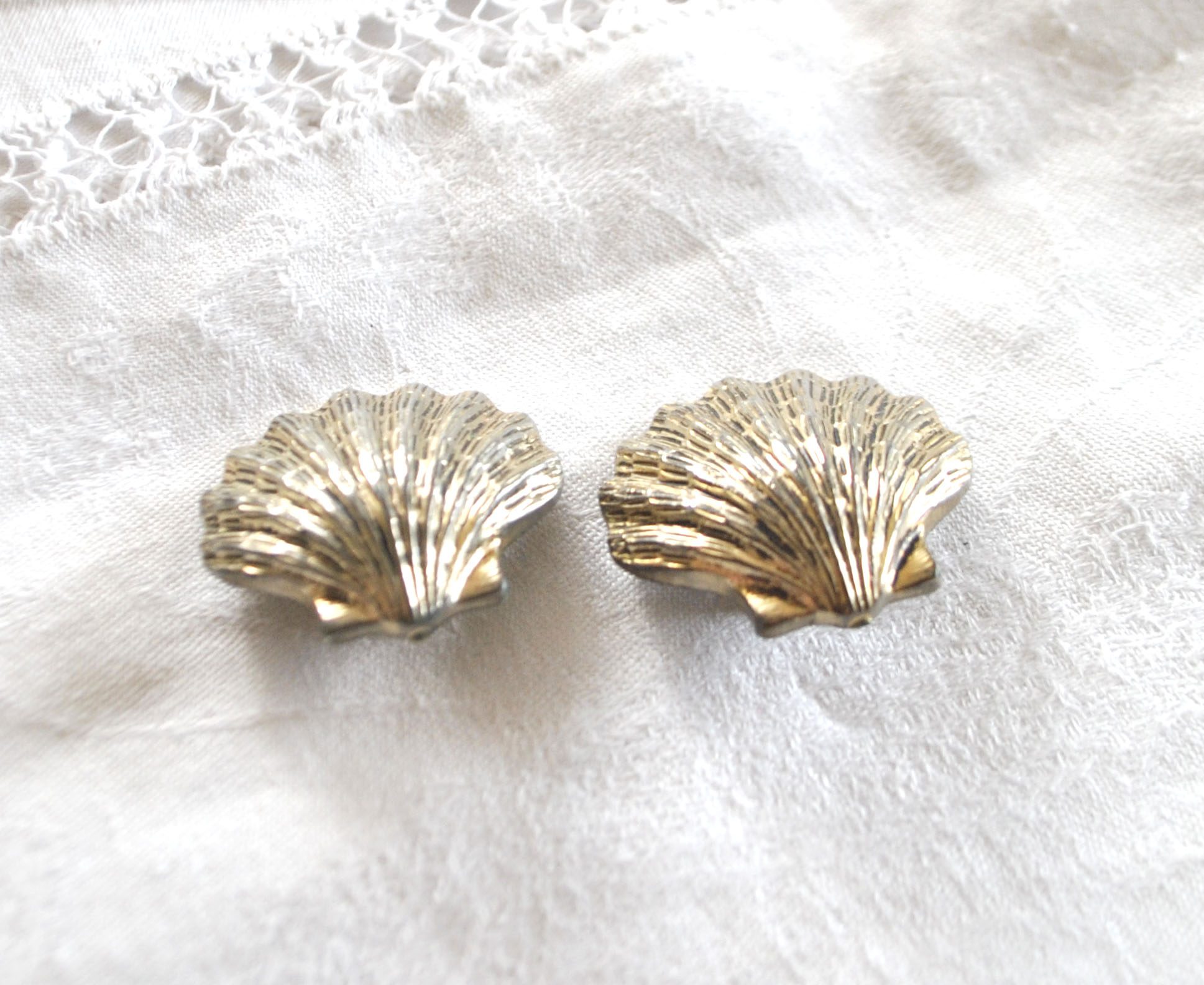 Boucles d'oreilles CLIPS vintage Coquillage argenté 3cm – Image 7