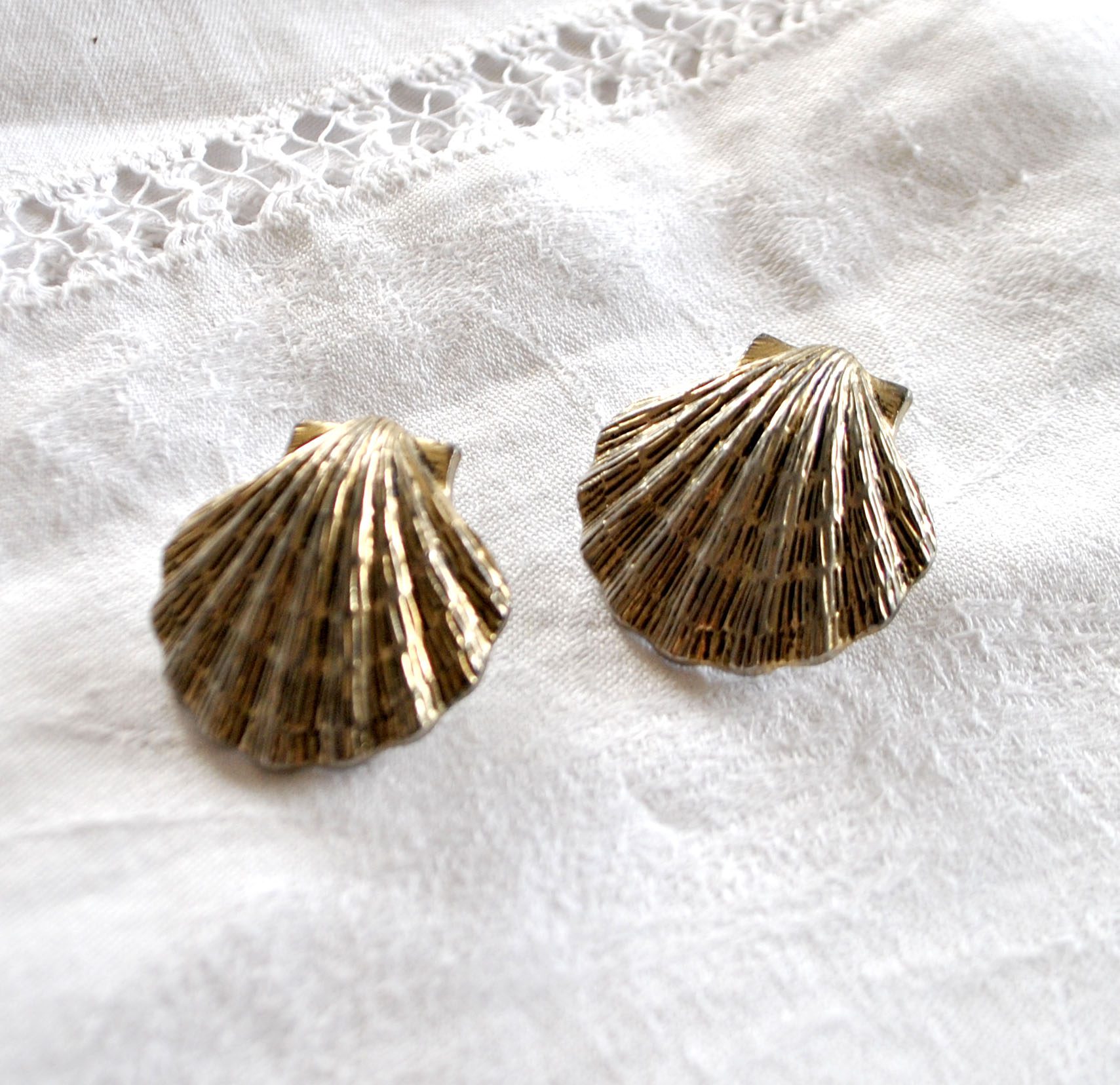 Boucles d'oreilles CLIPS vintage Coquillage argenté 3cm – Image 9