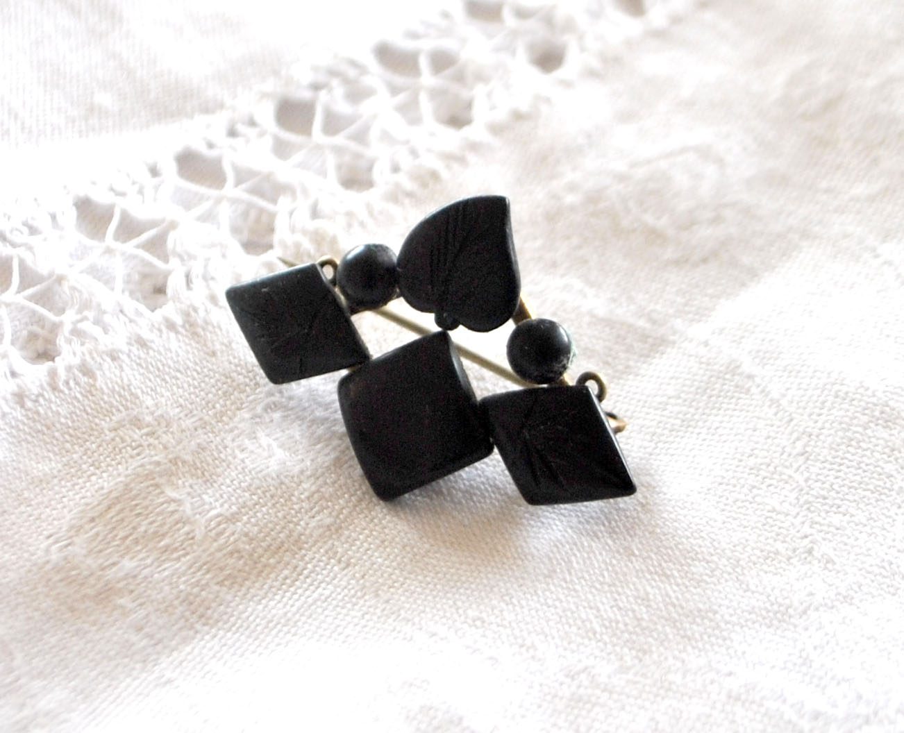 Broche ancienne en pierre noir jais - Bijou de deuil 1900 – Image 2