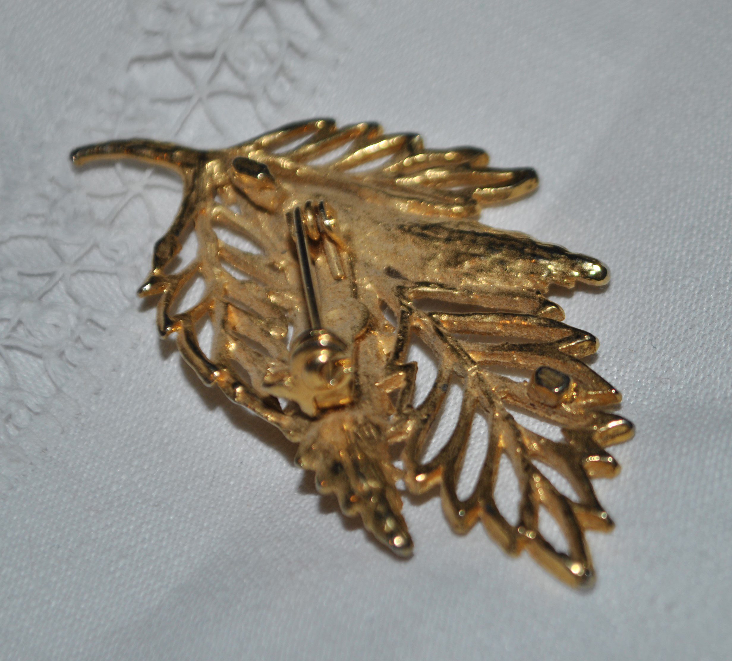 Broche vintage Feuille en métal doré 6 cm – Image 6