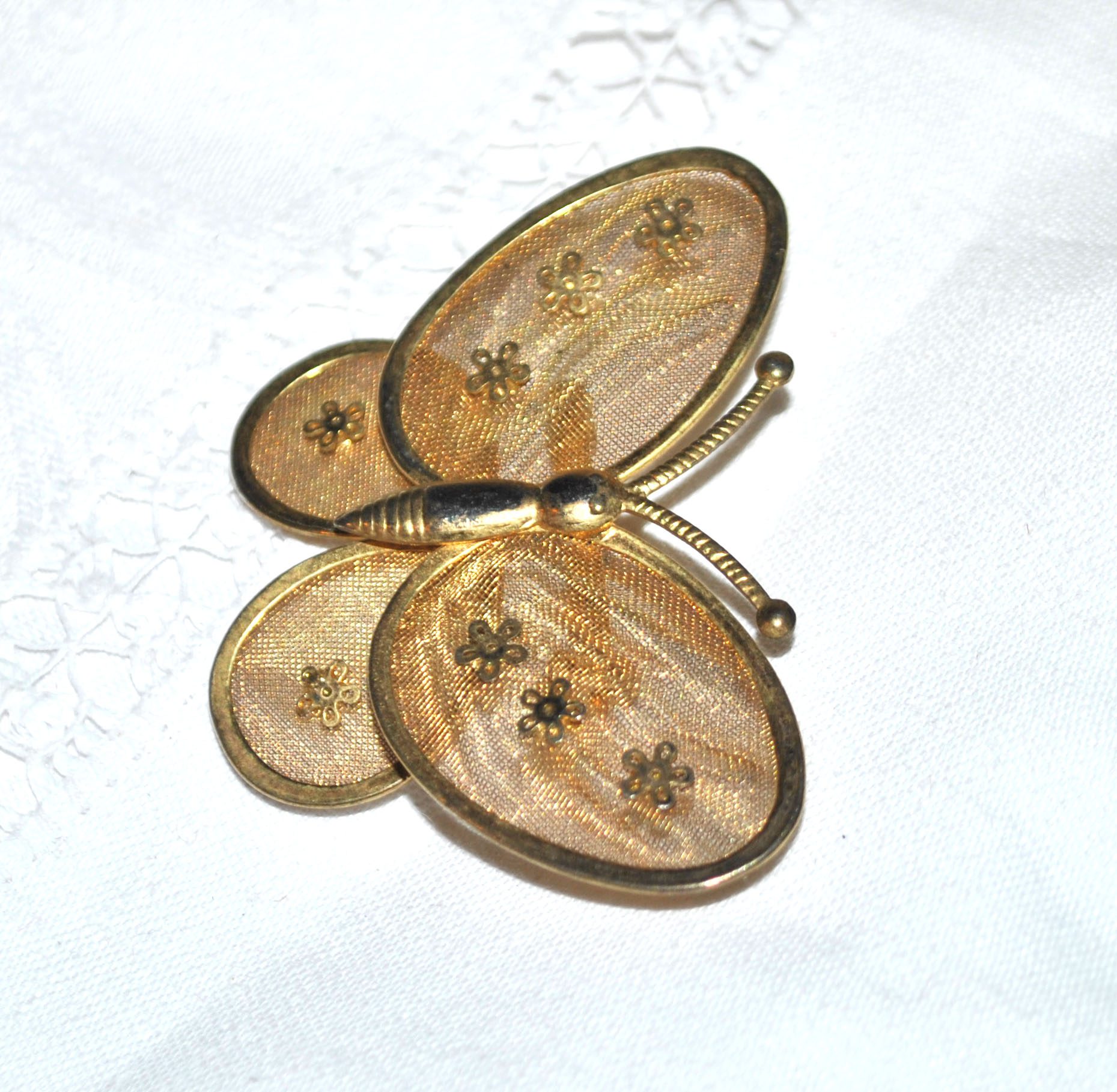 Broche Vintage Papillon en métal doré 1990 – Image 3