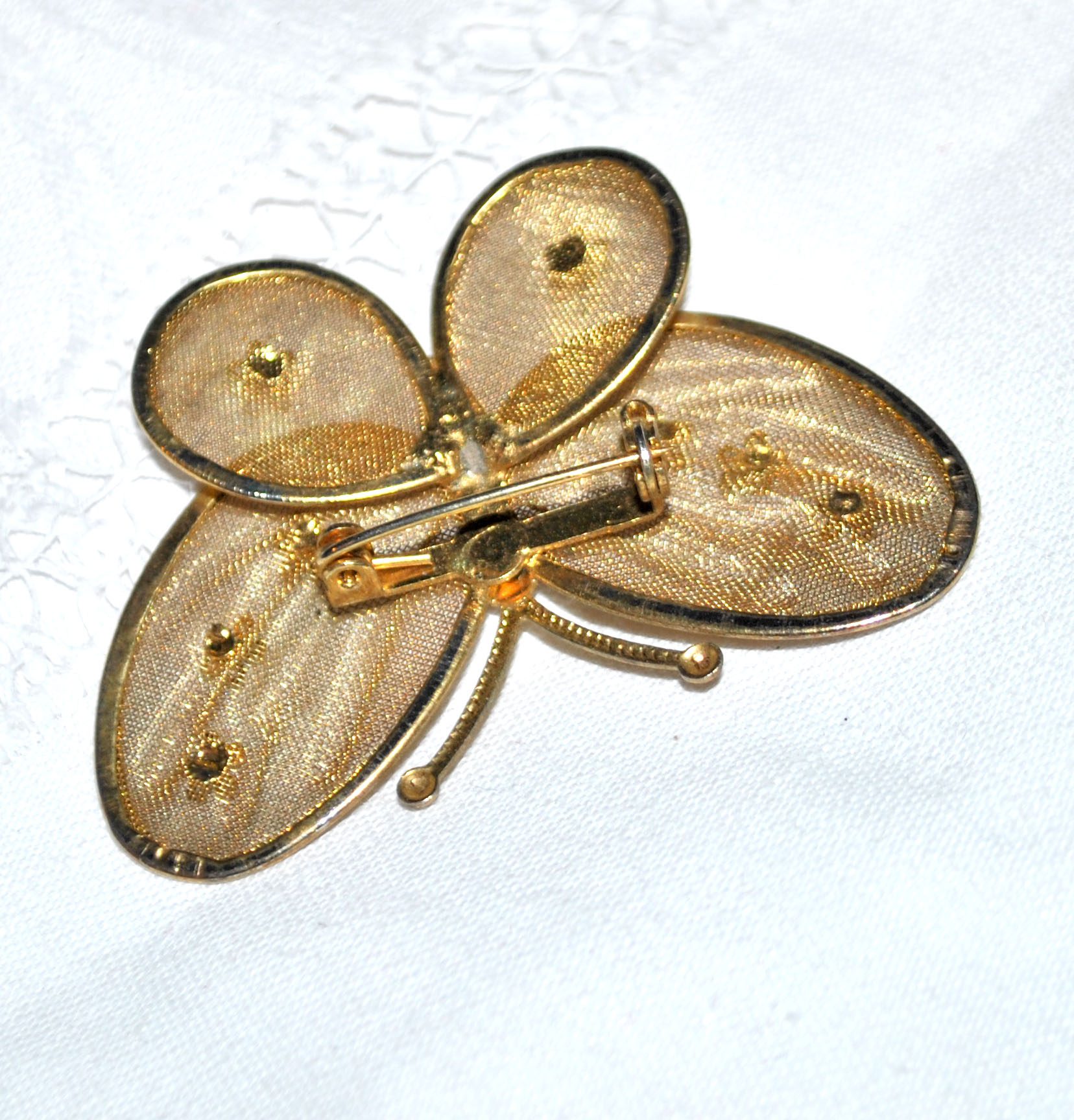 Broche Vintage Papillon en métal doré 1990 – Image 5